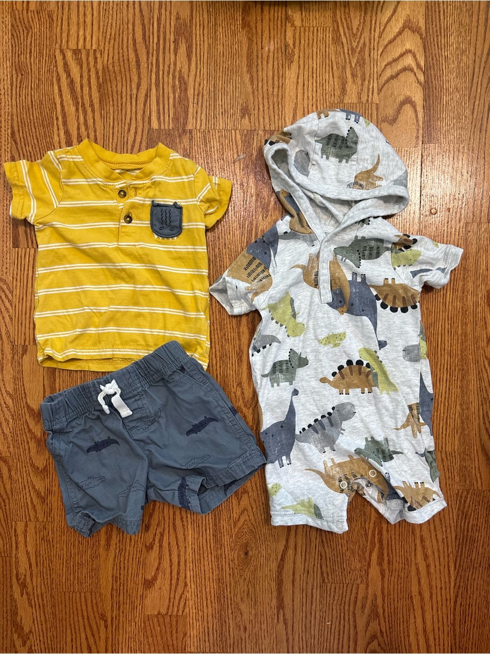 Carters 9 month baby boy summer shorts outfits dinosaur alligator